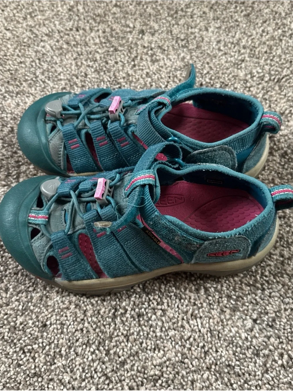 KEEN Girls Size 2 Teal Pink Outdoor Sandals - Comfortable Trail Shoes EUC